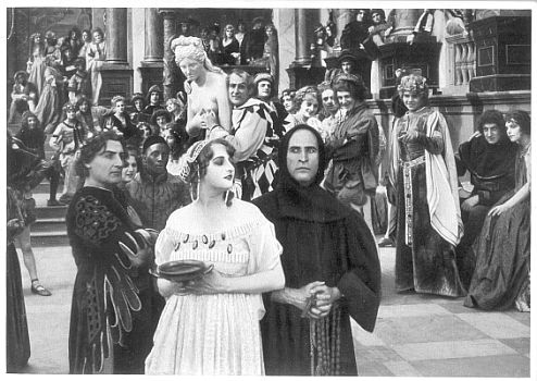 Marga Kierska als Kurtisane Julia und Theodor Becker als Einsiedler Franziskus in "Die Pest in Florenz" von Otto Rippert (Decla-Film, 1919); Quelle: Deutsche Fotothek, (file: df_pos-2006-a_0000882) aus "Vom Werden deutscher Filmkunst/1. Teil: Der stumme Film" von Dr. Oskar Kalbus (Berlin 1935, S. 43) , Ross-Verlag 1919; Copyright SLUB Dresden/Deutsche Fotothek/Unbekannter Fotograf/Ross-Verlag; Quelle: www.deutschefotothek.de; Genehmigung zur Verffentlichung: 30.03.2017