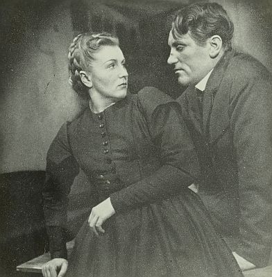 Kthe Gold als Klara mit Bernhard Minetti (Leonhard) in "Maria Magdalena" von Friedrich Hebbel; Regie: Jrgen Fehling, 1938; Quelle: Deutsche Fotothek, (file: df_hauptkatalog_0082281); © SLUB Dresden/Deutsche Fotothek; Quelle: www.deutschefotothek.de