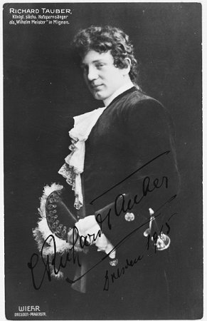 Richard Tauber als Wilhelm Meister in "Mignon" von Ambroise Thomas,fotografiert 1915 von Bruno Wiehr; Quelle: Deutsche Fotothek, (file: df_hauptkatalog_0264625); Eigentümer/Copyright SLUB Dresden/Deutsche Fotothek/Bruno Wiehr; Urheber: Bruno Wiehr; Datierung: 1915; Quelle: www.deutschefotothek.de