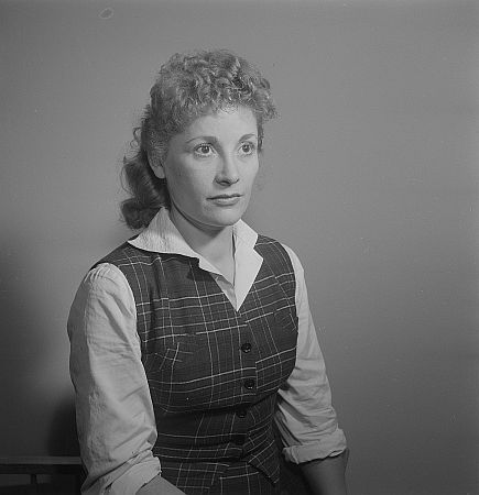 Portrait von Gisela Uhlen um 1955; Quelle: Deutsche Fotothek, (file: df_pkm_0001232_005); Copyright SLUB Dresden/Deutsche Fotothek/Abraham Pisarek; Urheber: Abraham Pisarek (1901�1983); Datierung: 1955 (?); Quelle: www.deutschefotothek.de; Genehmigung zur Ver�ffentlichung: 30.03.2017