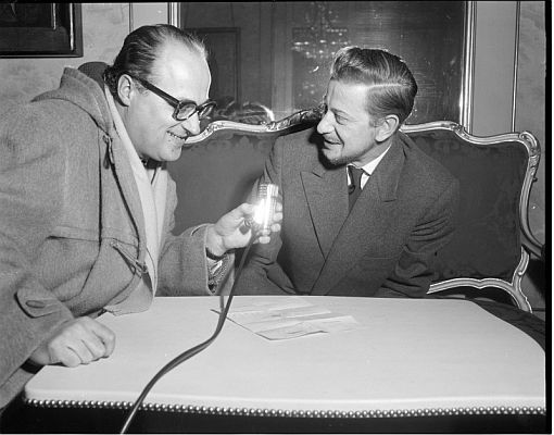 Dieter Borsche wird 1954 von Heribert Meisel in einem Wiener Hotel interviewt; Foto mit freundlicher Genehmigung der sterreichischen Nationalbibliothek (NB); Urheber/Krperschaft: United States Information Service (USIS); Datierung: 03.1954;  Copyright NB/Wien, Bildarchiv (Inventarnummer US 23.589)