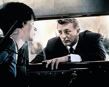 "Die fünfte Kolonne":  Szenenfoto mit Robert Mitchum; mit freundlicher Genehmigung von Pidax-Film, welche die Produktion Mitte September 2014 auf DVD herausbrachte.