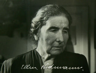 Ellen Widmann als Rosa in "Dällebach Kari" (1970); Quelle/Link: cyranos.ch bzw. Archiv "Praesens-Film AG" Zürich",mit freundlicher Genehmigung von Peter Gassmann (Praesens-Film AG, Zürich); Copyright Praesens-Film AG