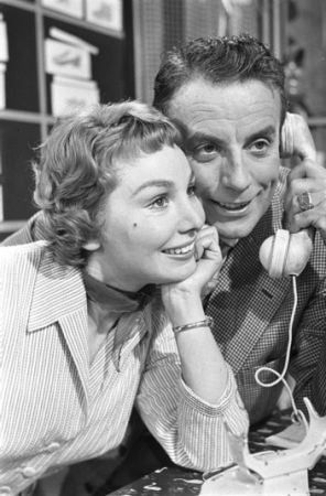 Anneliese Rothenberger als Dolly mit Johannes Heesters (Dr. Roger Fleuriot) in "Meine Schwester und ich"(1956); Foto mit freundlicher Genehmigung von SWR Media Services; Copyright SWR