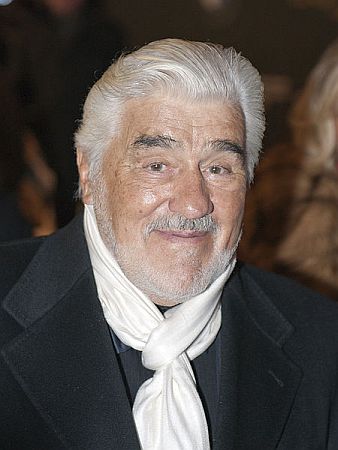 Mario Adorf besucht die 61. Internationalen Filmfestspiele von Berlin ("Berlinale 2011") anlässlich des Eröffnungsfilms "True Grit" am 11. Februar 2011; Quelle: Wikipedia bzw. Wikimedia Commons von ipernity.com; Urheber: Siebbi (Thore Siebrands); Lizenz: CC-BY-SA 3.0. 