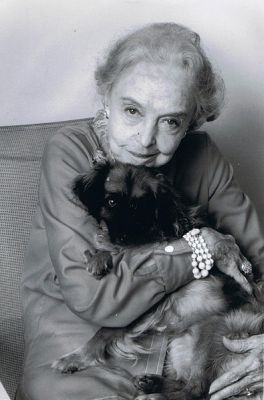 Foto: Lillian Gish in Paris 1983; Urheber: Wikimedia-User Menerbes; Lizenz: CC BY-SA 3.0; Quelle: Wikimedia Commons