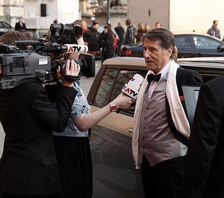 Udo Jürgens am 16. April 2011 anlässlich der Gala zur Verleihung des Fernsehpreises "Romy" in der Wiener Hofburg, wo Jürgens mit der "Platin-Romy" für das Lebenswerk ausgezeichnet wurde. Quelle: Wikipedia bzw. Wikimedia Commons; Urheber: Manfred WernerTsui; Lizenz CC-BY-SA 3.0.