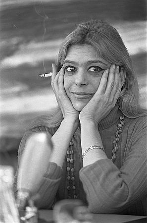 Melina Mercouri Mitte Mai 1968; Rechteinhaber: Nationaal Archief (Den Haag, Rijksfotoarchief; Bestandsnummer: 921-3506); Urheber/Fotograf: Jack de Nijs / Anefo;  Quelle: Wikimedia Commons; Lizenz:  CC0 1.0 (Verzicht auf das Copyright)