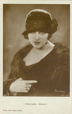 Marcella Albani, fotografiert von Alexander Binder (1888–1929); Quelle: virtual-history.com; Lizenz: gemeinfrei