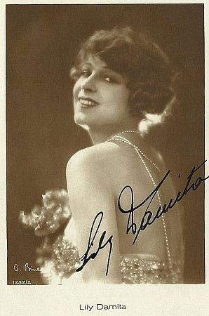 Lily Damita vor 1929; Urheber bzw. Nutzungsrechtinhaber: Alexander Binder (1888 – 1929); Quelle:  www.flickr.com 