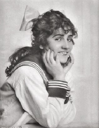 Blandine Ebinger, fotografiert von Alexander Binder (1888–1929); Quelle: Wikimedia Commons; Lizenz: gemeinfrei