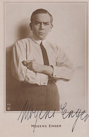 Mogens Enger, fotografiert von Alexander Binder (18881929); Quelle: cyranos.ch; NPG-Karte Nr. 429; Lizenz: gemeinfrei
