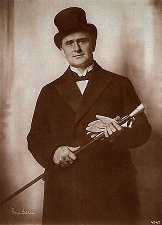 Olaf Fönss ca. 1919–1924; Urheber bzw. Nutzungsrechtinhaber: Alexander Binder (1888 – 1929); Quelle: Wikimedia Commons bzw. Wikipedia; Ross-Karte N. 404/2