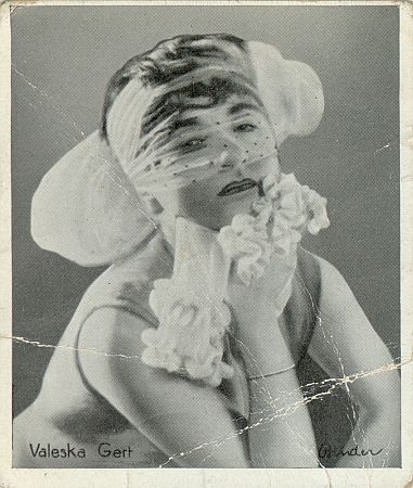 Valeska Gert, fotografiert von Alexander Binder (1888-1929); Quelle: virtual-history.com; Lizenz: gemeinfrei