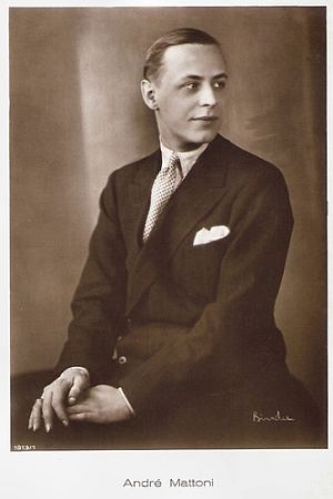 André Mattoni, fotografiert von Alexander Binder (1888–1929); Ross-Karte Nr. 1013/1; Lizenz: gemeinfrei