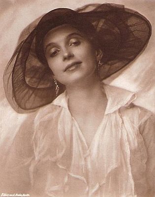 Erna Morena etwa 1925; Urheber bzw. Nutzungsrechtinhaber: Alexander Binder (1888 – 1929); Quelle: Wikimedia Commons