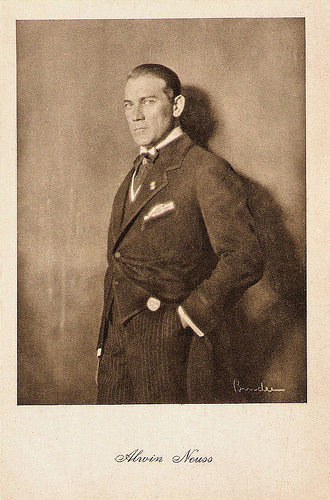 Alwin Neuß vor 1929; Urheber bzw. Nutzungsrechtinhaber: Alexander Binder (1888 – 1929); Verlag "Hermann Wolff, Berlin", Nr. F 128; Quelle: filmstarpostcards.blogspot.de