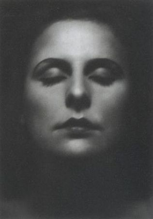 Leni Riefenstahl 1928; Urheber: Alexander Binder (1888–1929); Quelle: Wikimedia Commons; Lizenz: gemeinfrei
