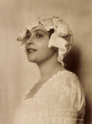 Wanda Treumann vor 1929; Urheber bzw. Nutzungsrechtinhaber: Alexander Binder (1888 – 1929); Quelle: Wikipedia; NPG-Karte, Nr. 269