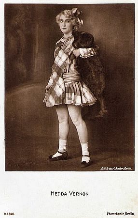 Hedda Vernon vor 1929; Urheber: Alexander Binder (18881929); Quelle: filmstarpostcards.blogspot.com; Photochemie-Karte Nr. 1346; Lizenz: gemeinfrei