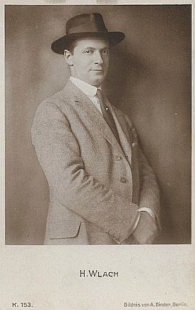 Hermann Wlach vor 1929; Urheber: Alexander Binder (18881929); Quelle: www.flickr.com; Photochemie-Karte Nr. 153; Lizenz: gemeinfrei
