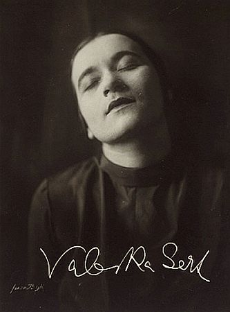 Valeska Gert ca. 19231925 in "Tod", fotografiert von Suse Byk (18841943); Quelle: cyranos.ch; siehe auch Wikimedia Commons; Lizenz: gemeinfrei