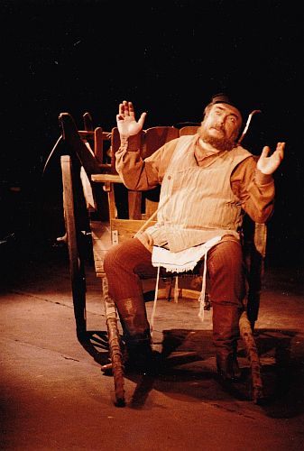 Wolfgang Dehler mit seiner Paraderolle des Tevje in dem Musical "Anatevka", 1990 am "Landestheater Detmold"; Foto mit freundlicher Genehmigung des Landestheaters,die Bildrechte liegen beim "Landestheater Detmold"