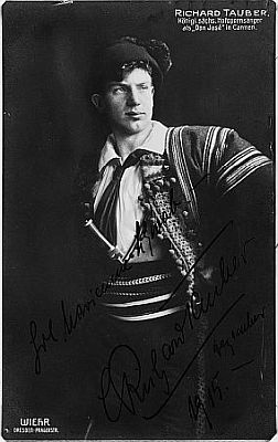 Richard Tauber, fotografiert von Bruno Wiehr (1882�nach�1935), an der "K�niglichen Hofoper" in Dresden als Don�Jos� in der Oper "Carmen" von Georges�Bizet; Quelle: www.deutschefotothek.de (Weltpostkarte mit Widmung vom Dezember 1915); file: df_hauptkatalog_0260814; Eigent�mer/Copyright SLUB Dresden/Deutsche Fotothek/Bruno Wiehr; Genehmigung zur Ver�ffentlichung: 30.03.2017 