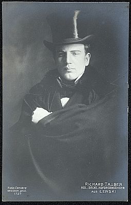 Richard Tauber, fotografiert von Hugo Erfurth (1874�1948), an der "K�niglichen Hofoper" in Dresden als Lenski in "Eugen Onegin" von Peter Tschaikowski; Quelle: www.deutschefotothek.de (Weltpostkarte mit Widmung von 1917); file: df_pos-1987-a_0000012; Eigent�mer/Copyright SLUB Dresden/Deutsche Fotothek/Hugo Erfurth; Genehmigung zur Ver�ffentlichung: 30.03.2017