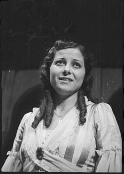 Maria Cebotari 1945 bei den "Salzburger Festspielen" als Konstanze in der Mozart-Oper "Die Entf�hrung aus dem Serail"; Foto mit freundlicher Genehmigung der �sterreichischen Nationalbibliothek (�NB); K�rperschaft: "United States Information Service" (USIS); Datierung: 18.08.1945; Copyright USIS/ �NB/Wien; Bildarchiv Austria (Inventarnummer/Signatur US 20.012)
