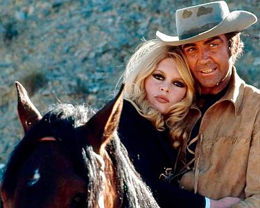 "Shalako": Szenenfoto mit Brigitte Bardot als Irina Lazaar und Sean Connery als der erfahrene Trapper Shalako; mit freundlicher Genehmigung von Pidax-Film, welche den Western Mitte November 2020 als "Remastered Edition" auf DVD herausbrachte.