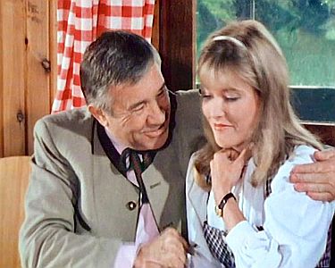"�&nbsp;und die Tuba bl�st &nbsp;der Huber" (Staffel 2): Szenenfoto mit Franz Muxeneder als Otto und ?; mit freundlicher Genehmigung von Pidax Film, welche die 2. Staffel der Serie am 4. Juni 2026 auf DVD herausbrachte.