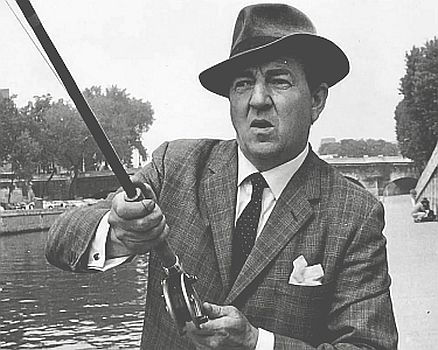 "Kommissar Maigret": Szenenfoto mit Rupert Davis als Kommissar Maigret; mit freundlicher Genehmigung von Pidax Film, welche die Krimiserie Anfang April 2026 auf DVD herausbrachte.