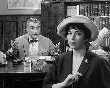 "Slim Callaghan greift ein": Szenenfoto mit Viktor de Kowa als Privatdetektiv Slim Callaghan und Hanne Wieder als Beate Wilhelmi; mit freundlicher Genehmigung von Pidax Film, welche die Serie Mitte Dezember 2013 auf DVD herausbrachte.