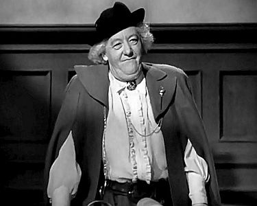 "Blockade in London": Szenenfoto mit Margaret Rutherford als Professorin Hatton-Jones; mit freundlicher Genehmigung von Pidax Film, welche die Komdie Mitte April 2025 auf DVD herausbrachte.