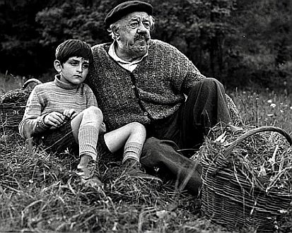 "Der alte Mann und das Kind": Szenenfoto mit Michel Simon und AlainCohen; mit freundlicher Genehmigung von Pidax Film, welche das bewegende Drama im November 2020 auf DVD herausbrachte.