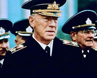 "Hostile Waters": Szenenfoto mit Max�von�Sydow als Admiral Chernavin; mit freundlicher Genehmigung ;von Pidax Film, welche den Thriller am 23.07.2026 auf DVD herausbrachte.