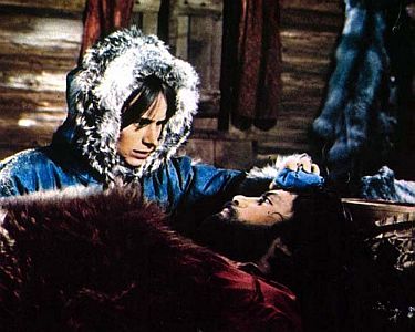 "Wie ein Schrei im Wind": Szenenfoto mit Rita Tushingham und OliverReed; mit freundlicher Gehehmigung von "Pidax Film", welche das Abenteuer im Mrz 2022 auf DVD herausbrachte.