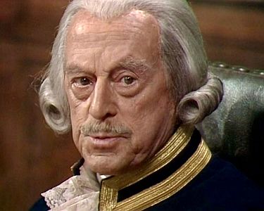 "Die Meuterei auf der Bounty": Szenenfoto mit Ernst Fritz Frbringer als Vizeadmiral Lord Hood; mit freundlicher Genehmigung von Pidax Film, welche das Dokumentarspiel am 11. September 2025 auf DVD herausbrachte.