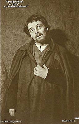 Alexander Moissi als Fedja in "Der lebende Leichnam" von Leo Tolstoi; Urheber: Fritz Richard (18701933); Quelle: filmstarpostcards.blogspot.com; Lizenz: gemeinfrei 