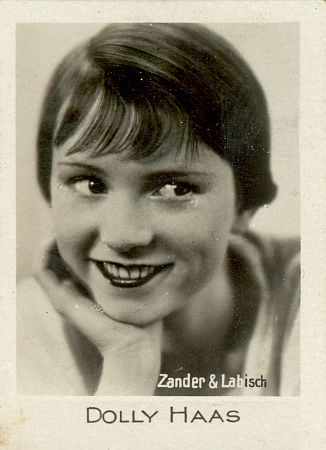 Dolly Haas: Urheber: Fotoatelier "Zander & Labisch"  (Albert Zander u. Siegmund Labisch (1863–1942)); Quelle: film.virtual-history.com; Lizenz: gemeinfrei