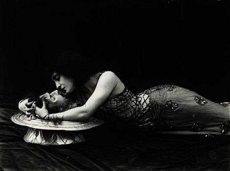 Lyda Borelli als "Salome"; Urheber: Mario Nunes Vais (1856 – 1932); Quelle: Wikimedia Commons