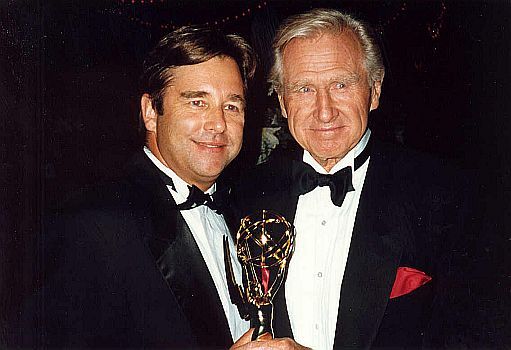 Lloyd Bridges und Sohn Beau 1992 anlsslich der Verleihung der "Emmy Awards" Urheber: Alan Light; Lizenz: CC by 2.0; Quelle: Wikimedia Commons von www.flickr.com