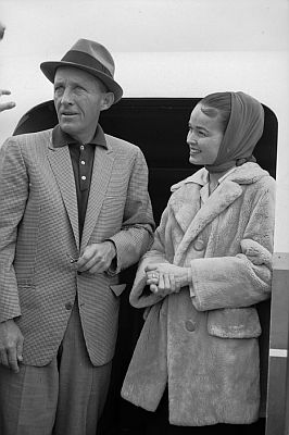 Bing Crosby und Ehefrau Kathryn Anfang Oktober 1960; Urheber Hans Gerber; Quelle: Wikimedia Commons aus der Sammlung (Bildarchiv) der ETH-Bibliothek; Fotos wurden auf Wikimedia Commons im Rahmen einer Kooperation mit Wikimedia CH veröffentlicht; Lizenz: CC BY-SA 4.0