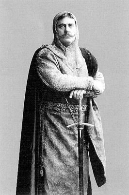 Max Devrient als "Zawisch" in Grillparzers "König Ottokars Glück und Ende" am Wiener "Burgtheater"; Urheber: Eugen Schöfer (1862 - 1912); Quelle: Wikimedia Commons