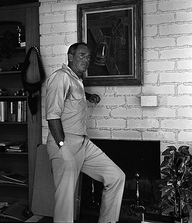 Henry Fonda Anfang November 1964 in seinem Haus in Los Angeles (Ausschnitt); Quelle: Wikimedia Commons von "UCLA Library Digital Collection"; Urheber: "Los Angeles Times"; Lizenz: CC BY 4.0 Deed