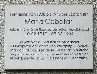 Gedenktafel für Maria Cebotari. Hessenallee 12, Berlin-Westend. Enthüllt am 11. Juli 2000; Urheber des Fotos: Axel Mauruszat, Berlin