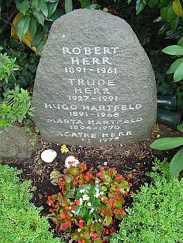 Grabstelle von Trude Herr auf dem Kölner Nordfriedhof; Urheber: A. Savin; Lizenz: CC-BY-SA-3.0, 2.5, 2.0, 1.0; Quelle: Wikipedia