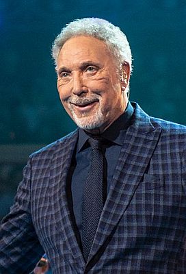 Sir Tom Jones am 21 April 2018 anl�sslich der Geburtstagsparty von Queen Elizabeth II.; Urheber: Raph_PH; Lizenz: CC BY 2.0; Quelle: Wikimedia Commons (Ausschnitt des Originalfotos) von www.flickr.com