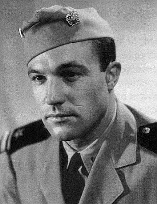Gene Kelly zwischen 1944 und 1946, credited als "U.S. Navy"-Foto; Quelle: Wikimedia Commons; Lizenz: gemeinfrei